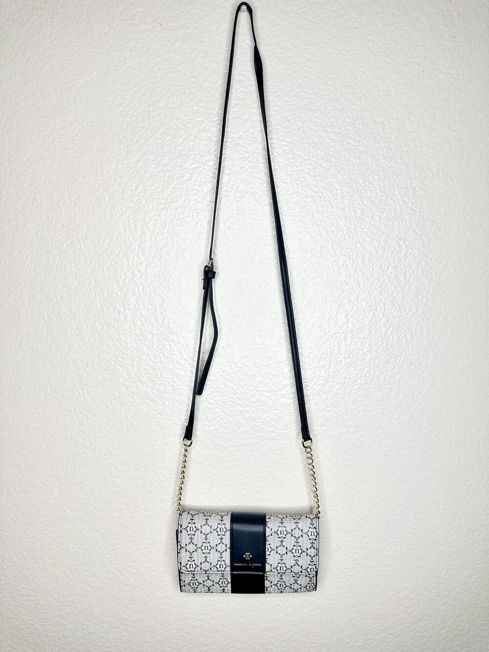 Nanette Lepore Crossbody Bag Womens Small White Black Logo Chain Strap Wallet